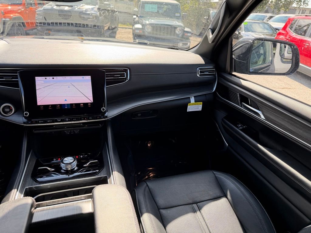 Used 2023 Jeep Wagoneer Series III w/ Preferred Equipment Group image 37