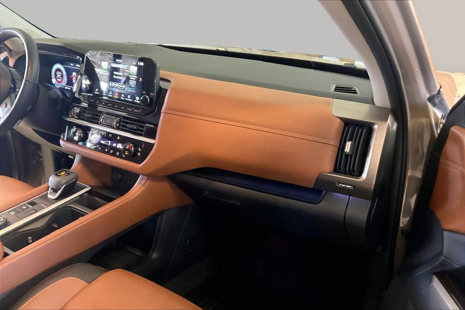 Used 2024 Nissan Pathfinder Platinum w/ Cargo Package AWD/4WD image 17
