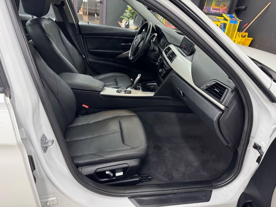 Used 2018 BMW 320i xDrive Sedan w/ Convenience Package image 20
