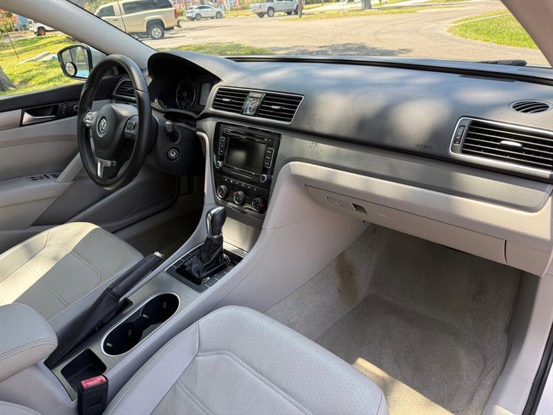 Used 2014 Volkswagen Passat 2.5 SE FWD image 22