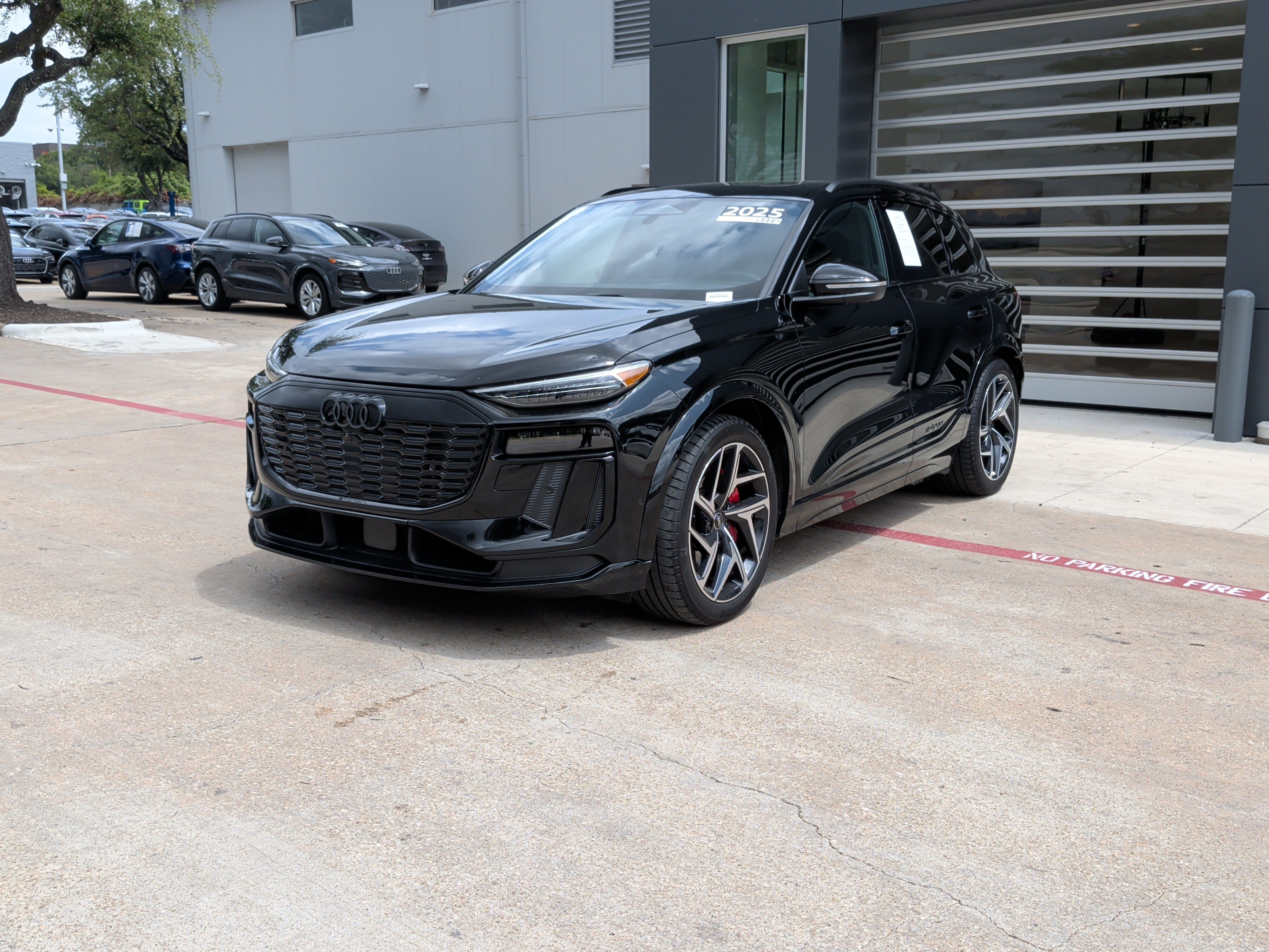 Certified 2025 Audi SQ6 e-tron Prestige w/ Premium Plus AWD/4WD image 5