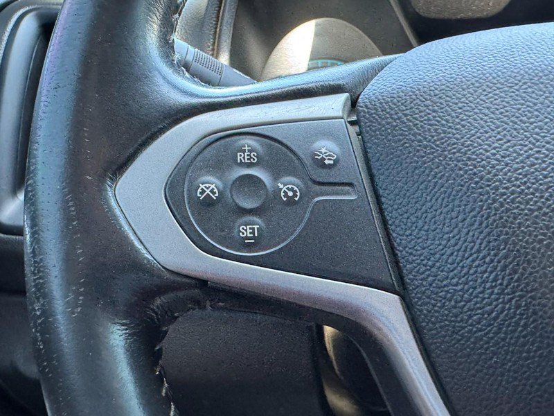 Used 2018 Chevrolet Colorado LT w/ LT Convenience Package RWD image 16