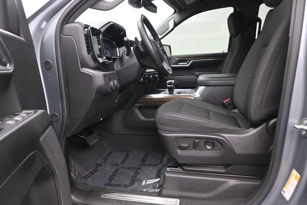 Used 2024 Chevrolet Silverado 1500 LT RWD image 12