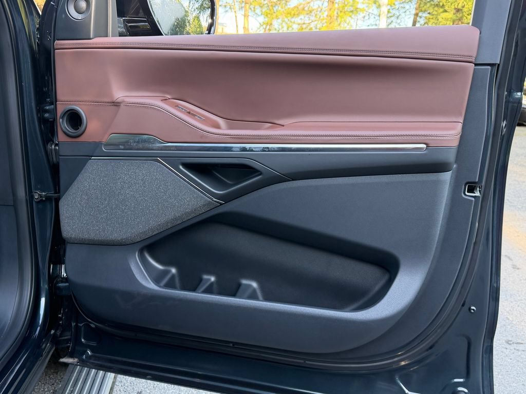 New 2026 Lincoln Navigator Reserve AWD/4WD image 9
