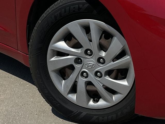 Used 2020 Hyundai Elantra SE FWD image 9