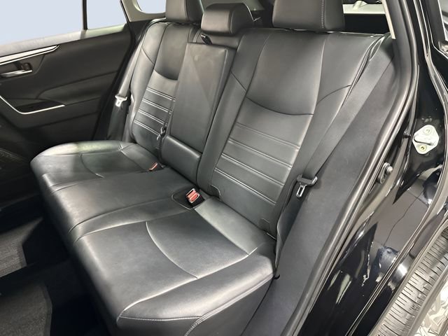 Used 2021 Toyota RAV4 XLE Premium image 31