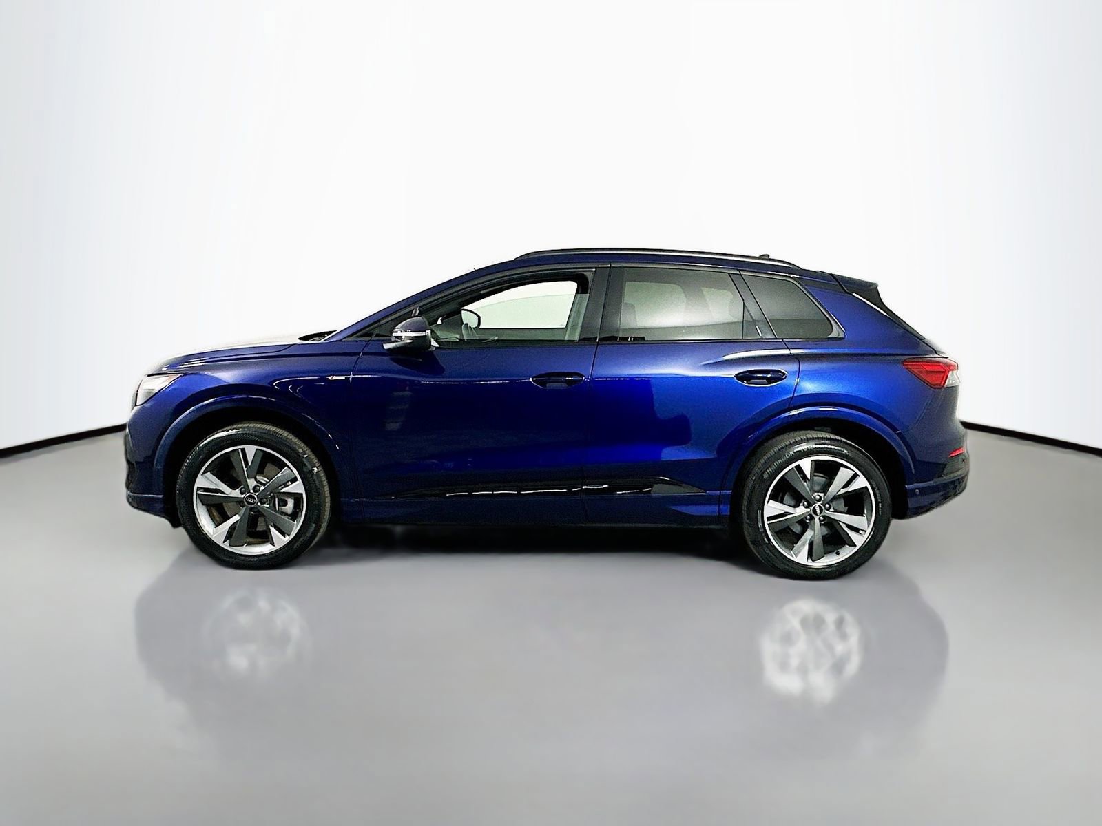 Used 2023 Audi Q4 e-tron Premium Plus w/ Premium Plus AWD/4WD image 4