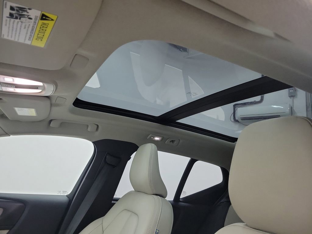 Certified 2023 Volvo XC40 B4 Plus w/ Driver Assist Package image 19