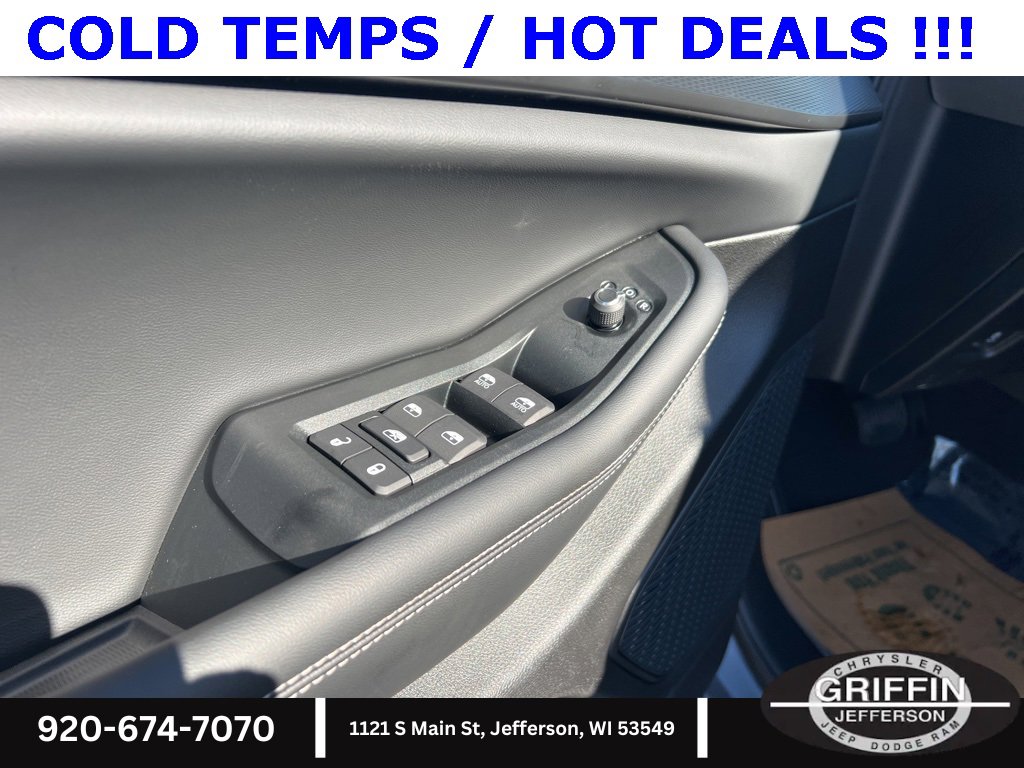 New 2025 Jeep Grand Cherokee Altitude image 17