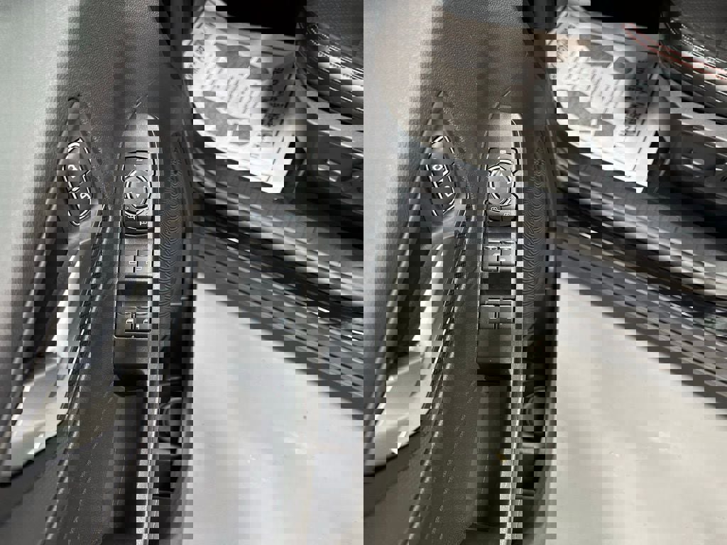 Used 2025 Ford Escape ST-Line image 9