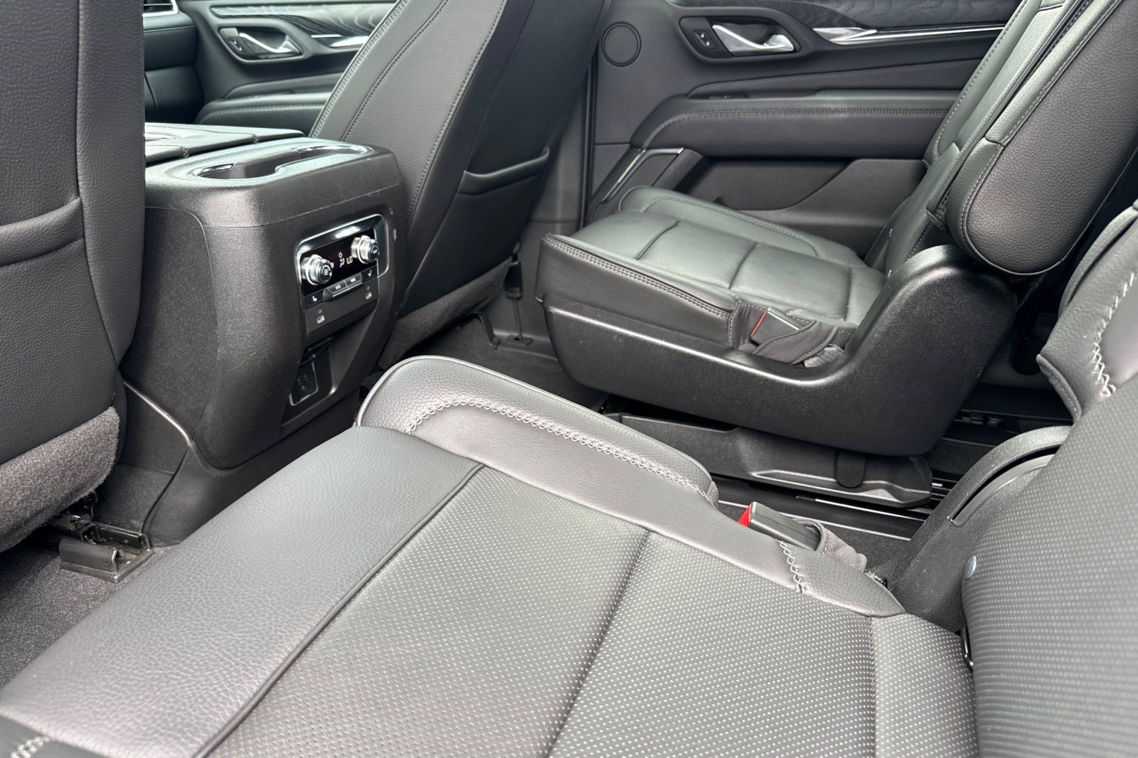 Used 2022 GMC Yukon XL Denali AWD/4WD image 12