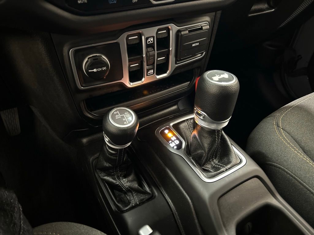 Used 2025 Jeep Wrangler Unlimited Sahara AWD/4WD image 19