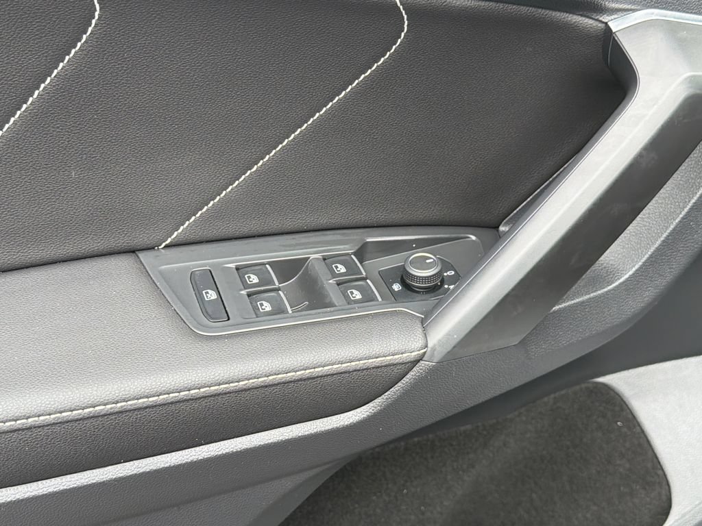 Certified 2023 Volkswagen Tiguan SE R-Line FWD image 15