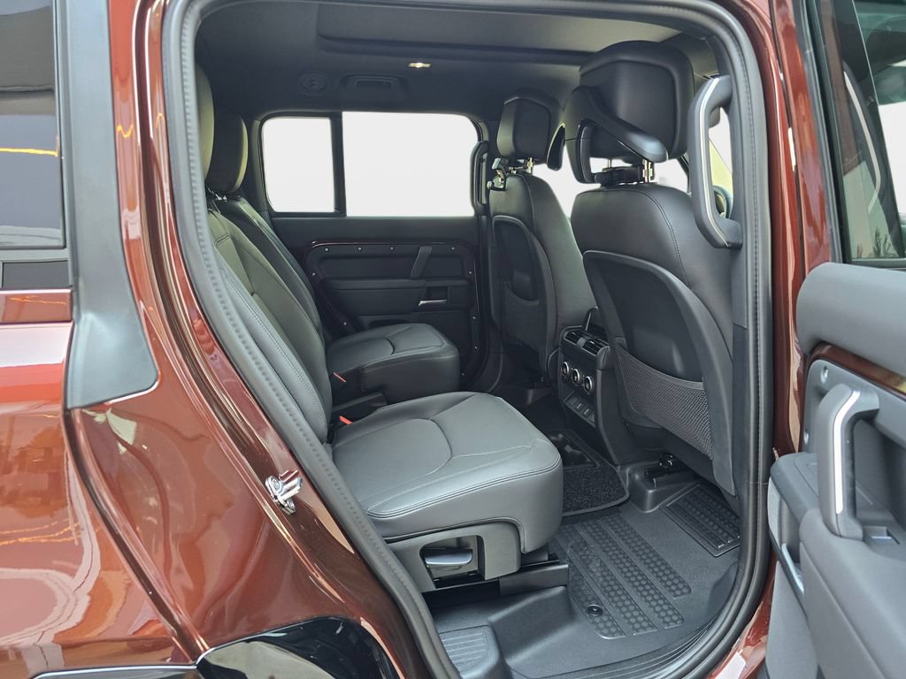 New 2026 Land Rover Defender 130 X-Dynamic SE AWD/4WD image 11