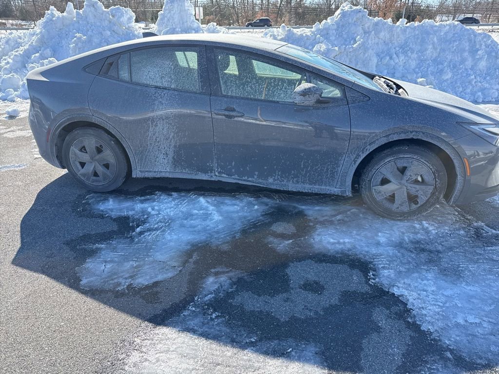 Used 2024 Toyota Prius LE image 2