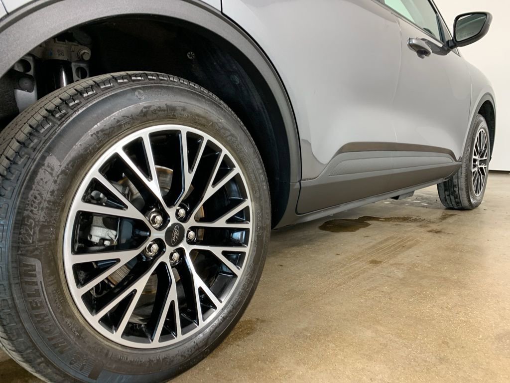 Used 2023 Ford Escape SE image 9