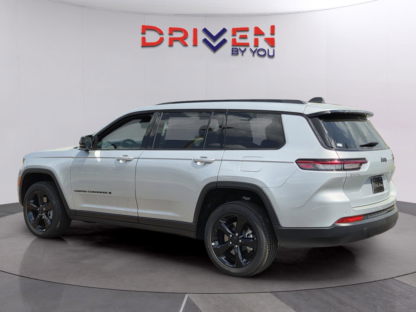 New 2025 Jeep Grand Cherokee L Altitude image 3