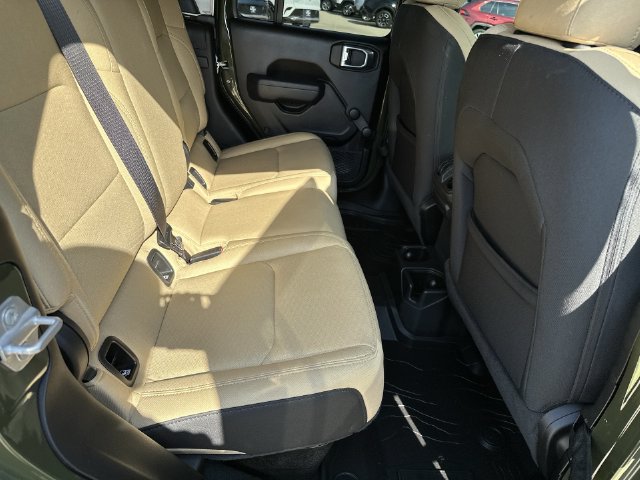 Used 2022 Jeep Gladiator Sport AWD/4WD image 35