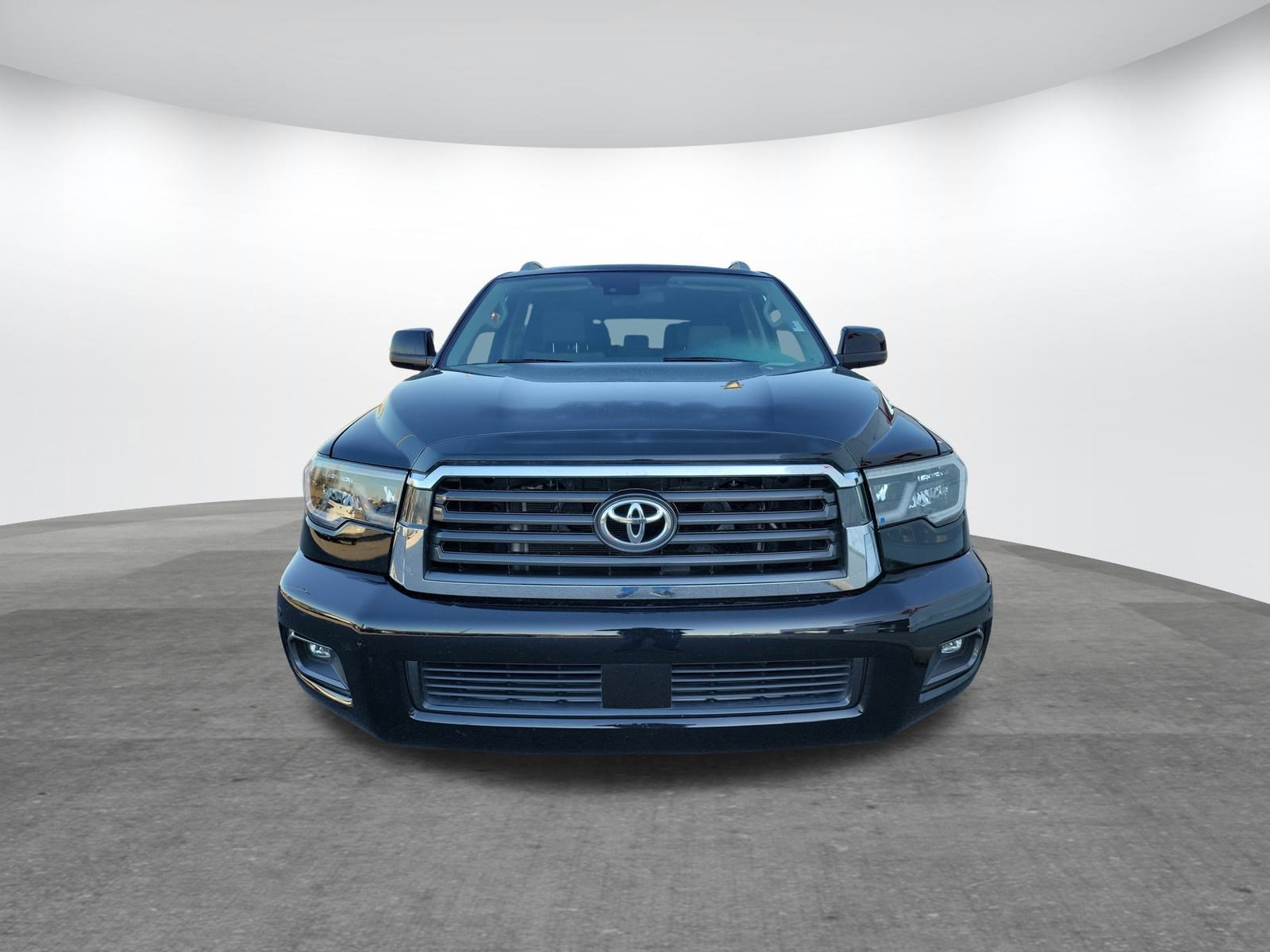 Used 2022 Toyota Sequoia SR5 image 2
