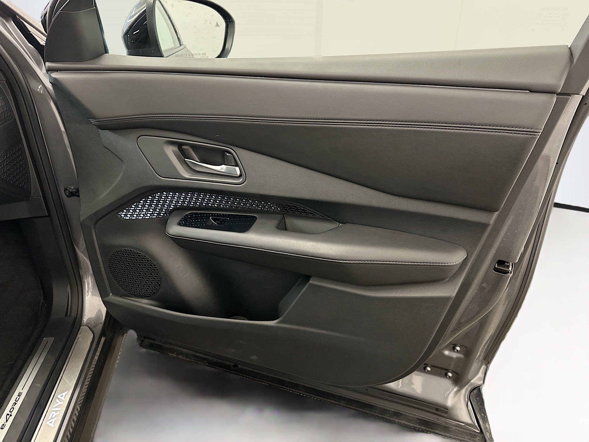 Used 2023 Nissan Ariya AWD image 33