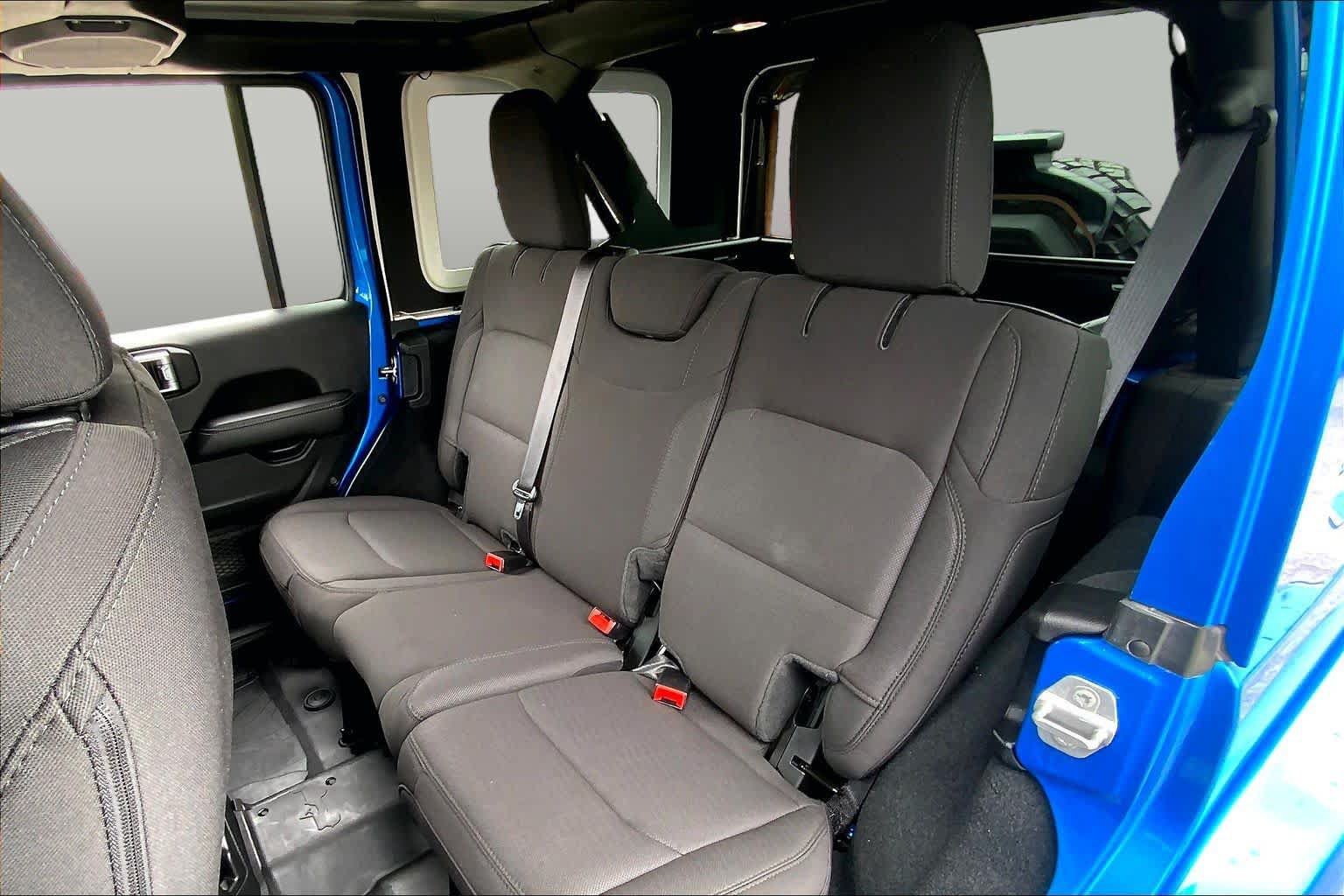Used 2022 Jeep Wrangler Unlimited Sahara AWD/4WD image 20