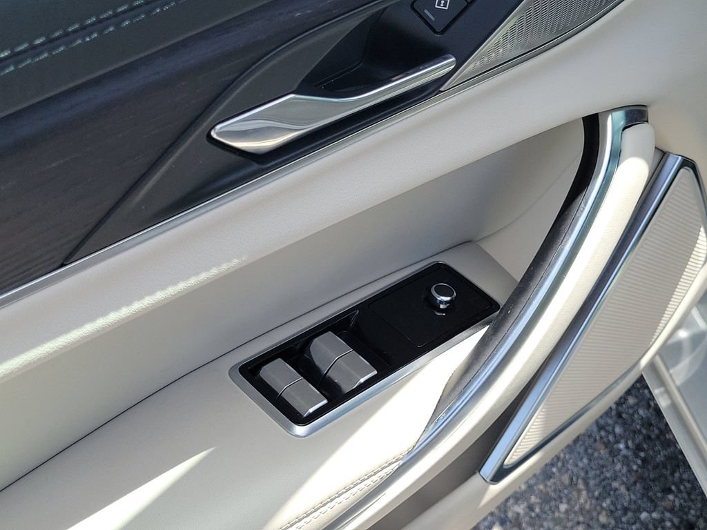 Used 2022 Jaguar XF SE RWD image 22