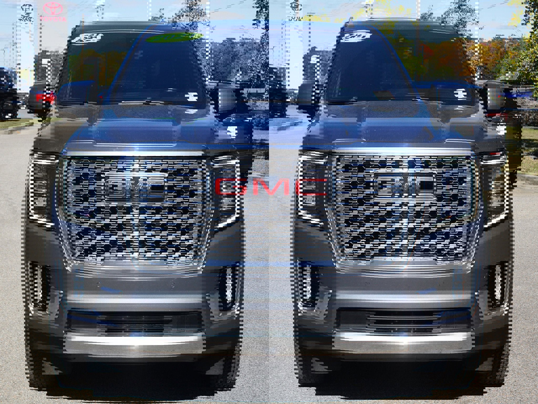 Used 2021 GMC Yukon Denali w/ Denali Premium Package image 27