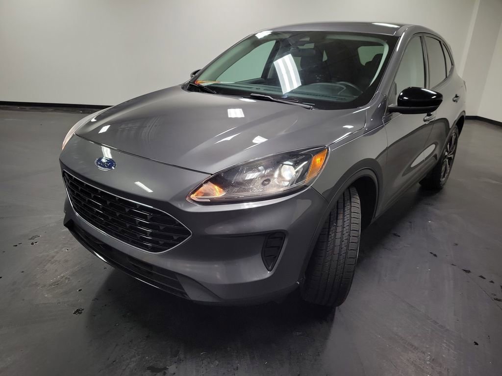 Used 2021 Ford Escape SE w/ SE Sport Appearance Package AWD/4WD image 5