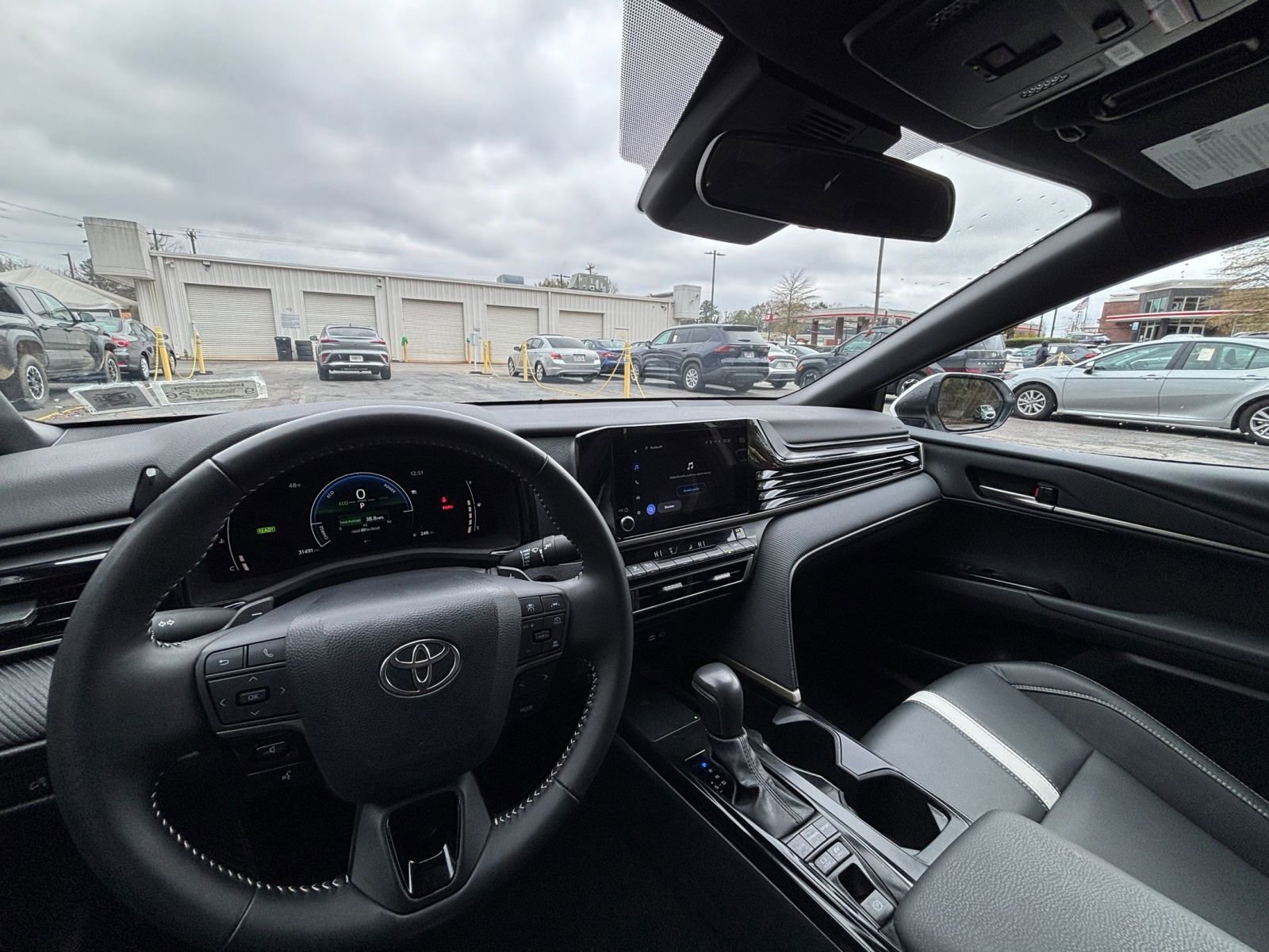 Used 2025 Toyota Camry SE image 33