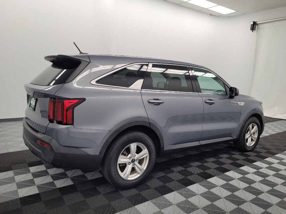Used 2023 Kia Sorento LX FWD image 10