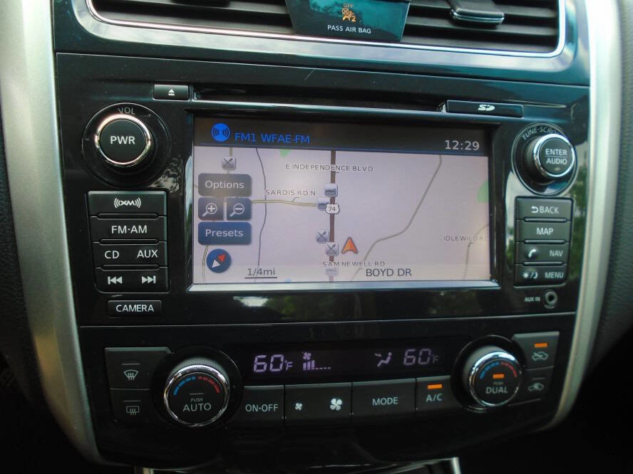 Used 2013 Nissan Altima 2.5 SL w/ Technology Pkg FWD image 13