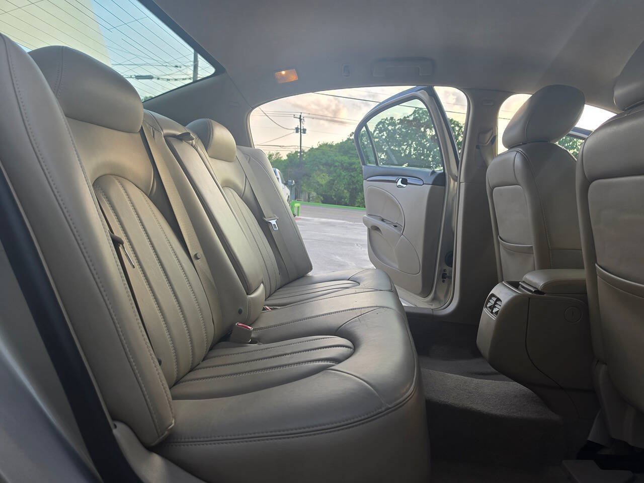 Used 2009 Buick Lucerne CXL w/ Driver Confidence Package FWD image 28