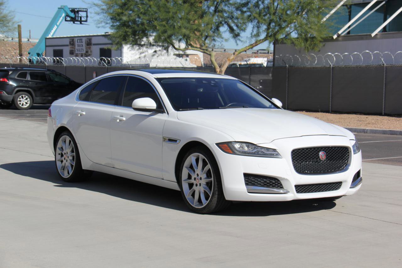 Used 2016 Jaguar XF Prestige RWD image 3