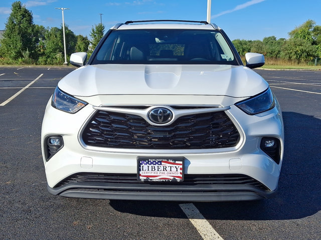 Used 2023 Toyota Highlander XLE image 2