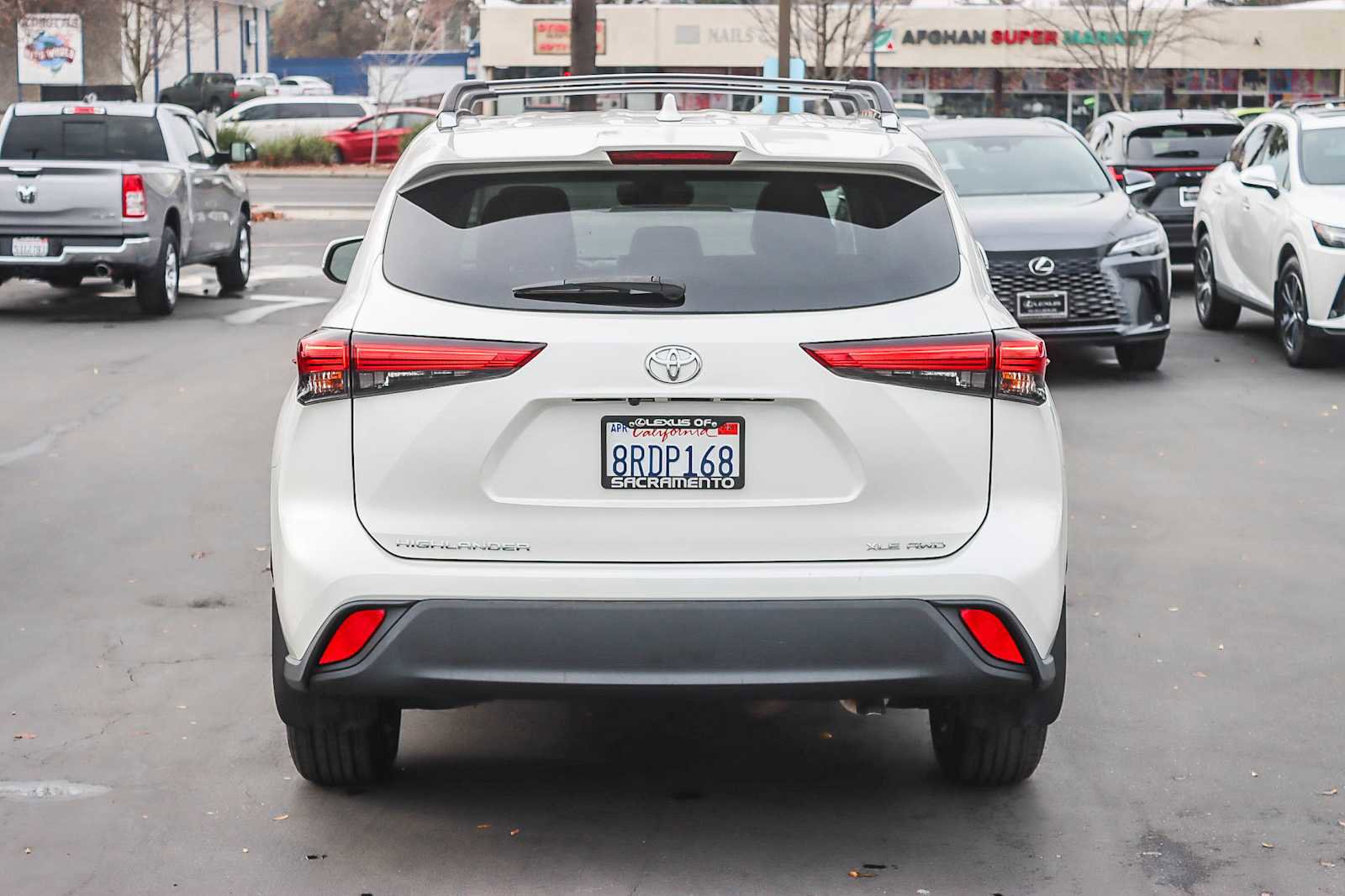 Used 2020 Toyota Highlander XLE image 3