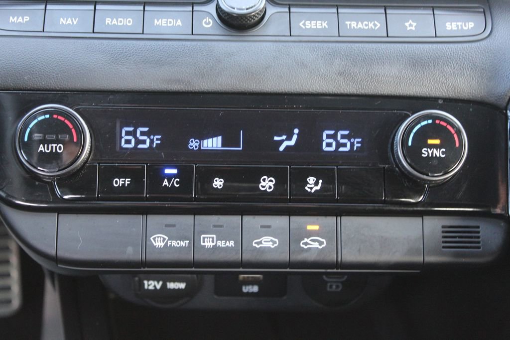 Used 2025 Hyundai Elantra SEL image 22