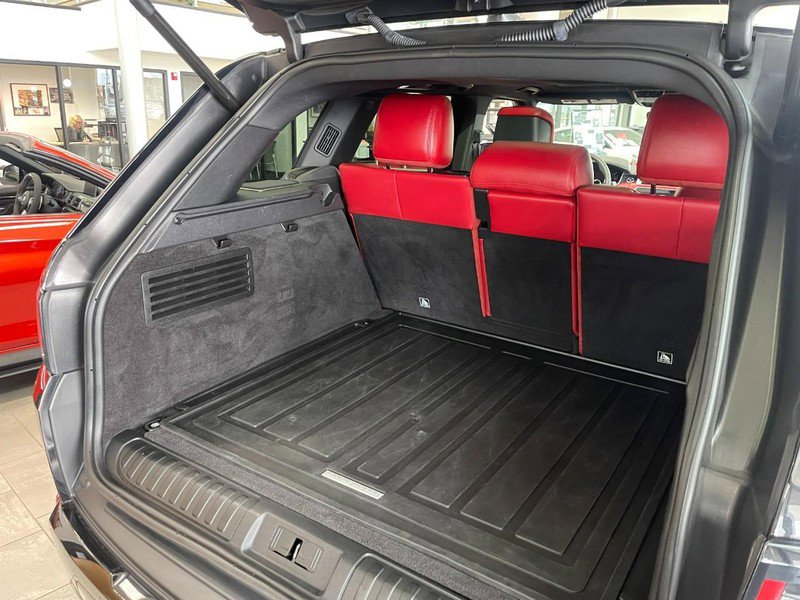 Used 2020 Land Rover Range Rover Sport HST image 18