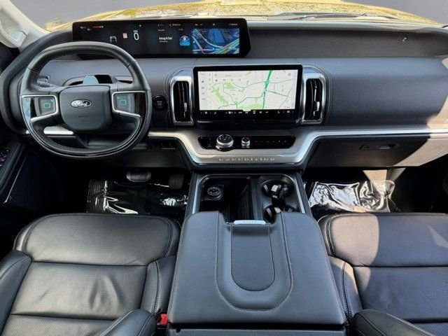 Certified 2025 Ford Expedition Max Platinum AWD/4WD image 3