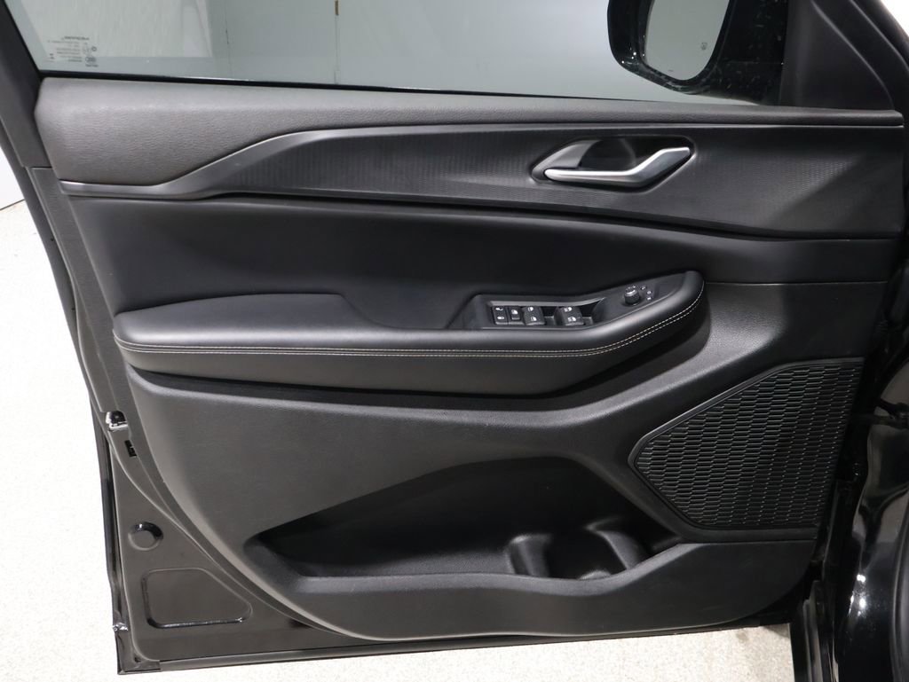 Used 2024 Jeep Grand Cherokee Altitude image 14