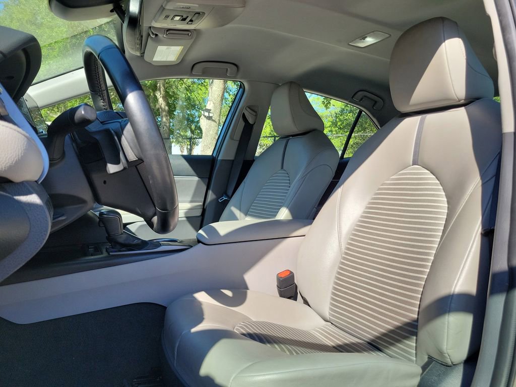 Used 2023 Toyota Camry SE w/ Convenience Package FWD image 16