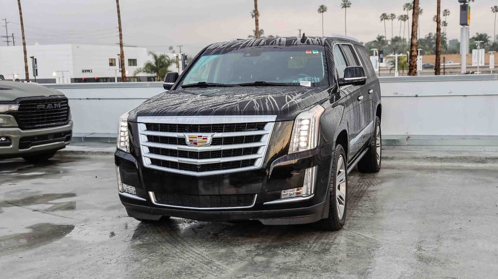 Used 2018 Cadillac Escalade ESV Premium Luxury image 4