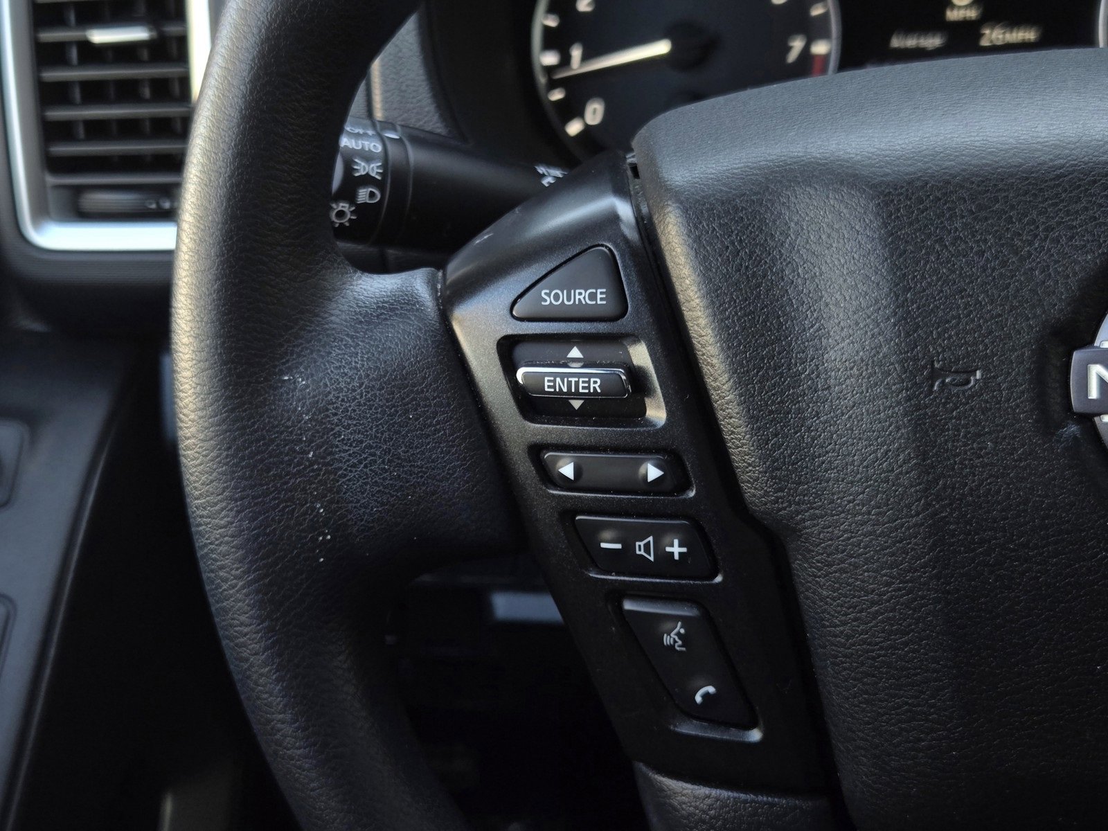 Used 2022 Nissan Frontier SV image 20