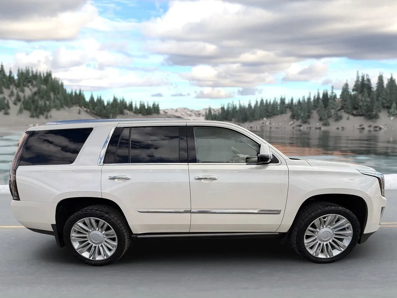 Used 2015 Cadillac Escalade Platinum AWD/4WD image 2