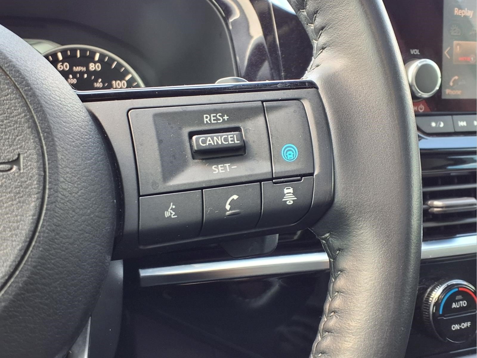 Used 2022 Nissan Pathfinder SV w/ SV Premium Package FWD image 21