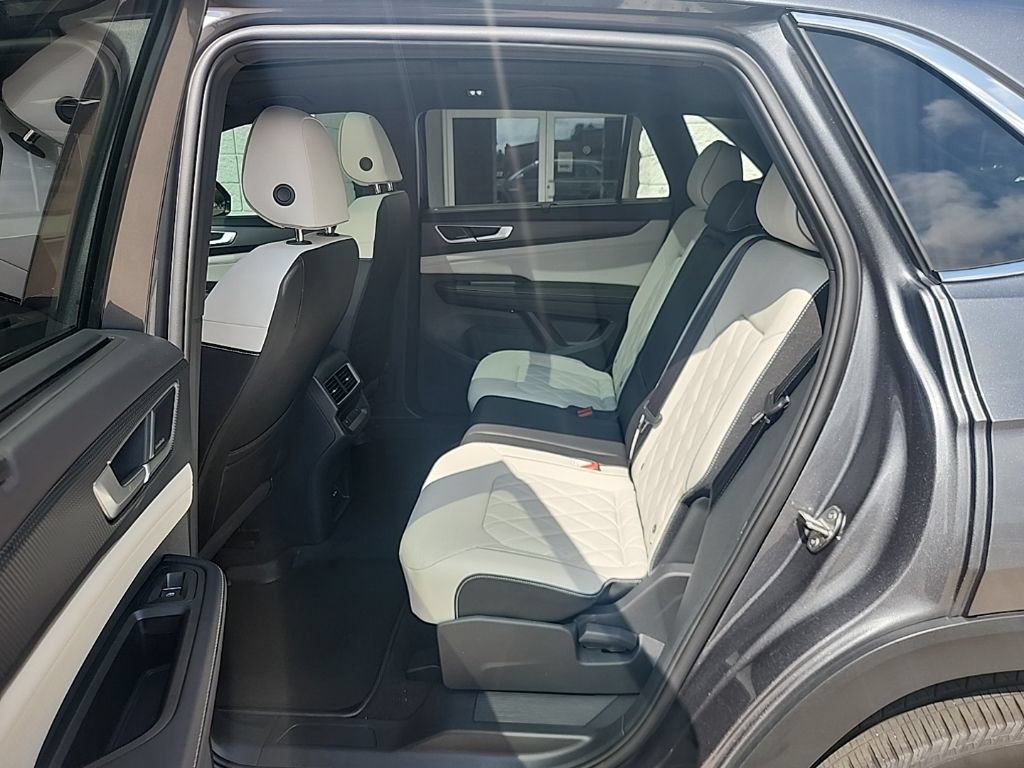 Used 2025 Volkswagen Atlas Cross Sport SEL Premium R-Line AWD/4WD image 18