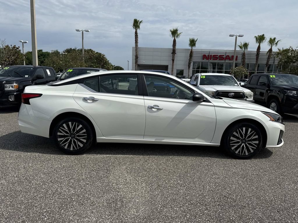 Certified 2024 Nissan Altima 2.5 SV AWD/4WD image 2