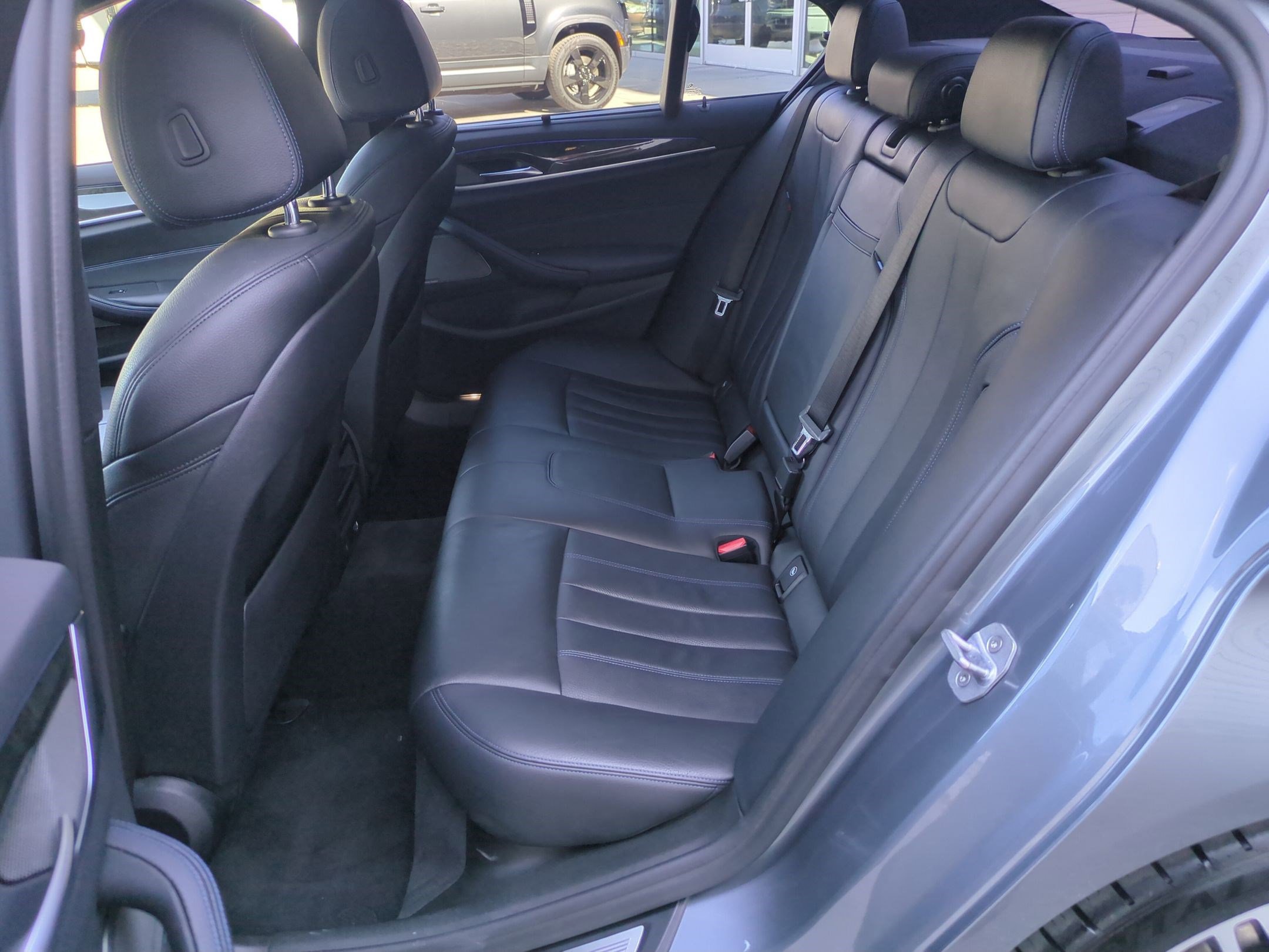 Used 2019 BMW 530e xDrive w/ M Sport Package image 28