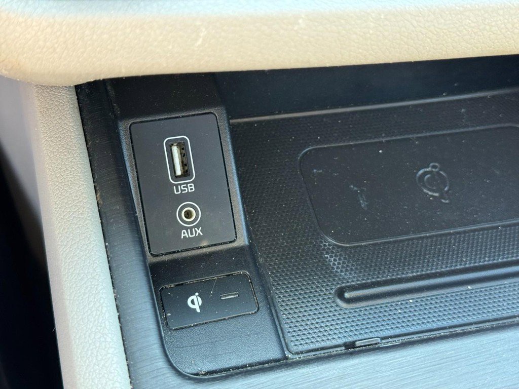 Used 2021 Kia Sedona EX FWD image 23