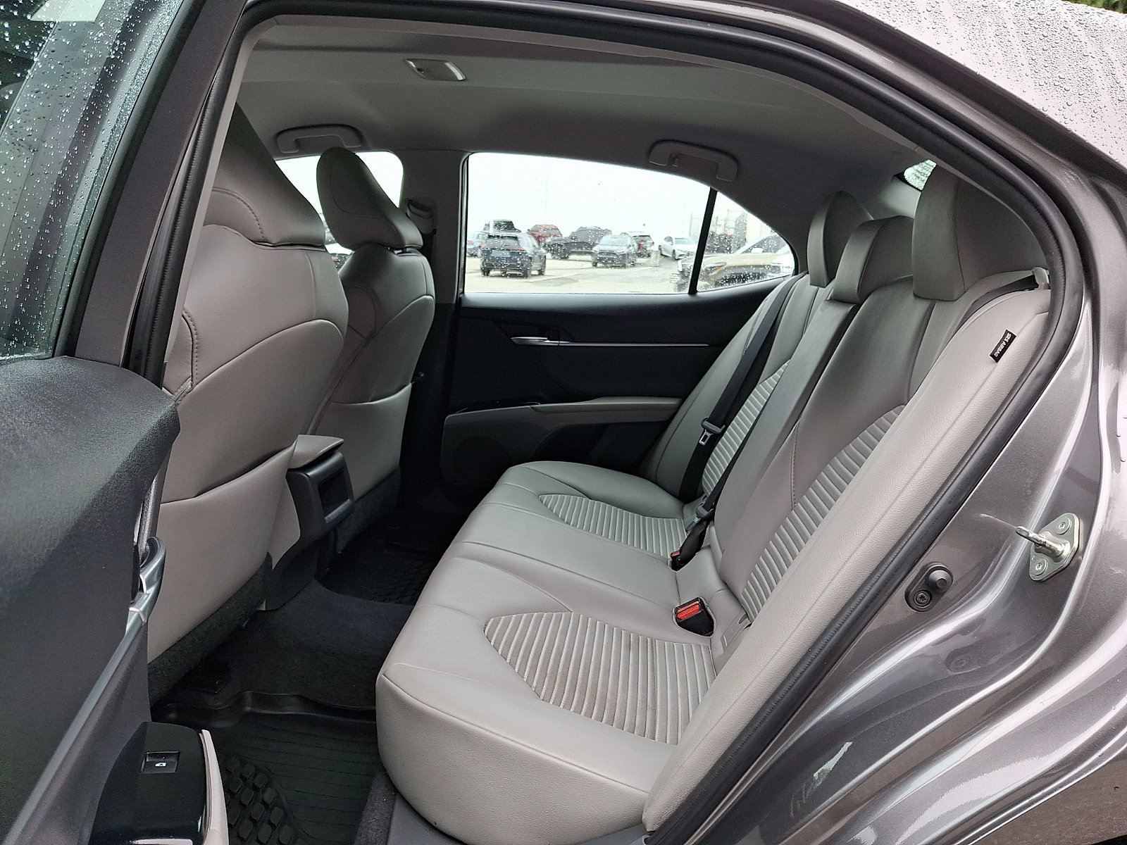 Used 2019 Toyota Camry SE FWD image 11