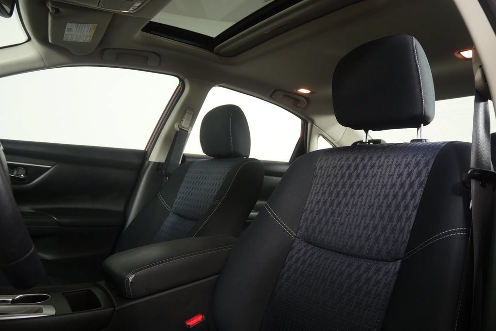 Used 2016 Nissan Altima 2.5 SV w/ Convenience Package FWD image 9